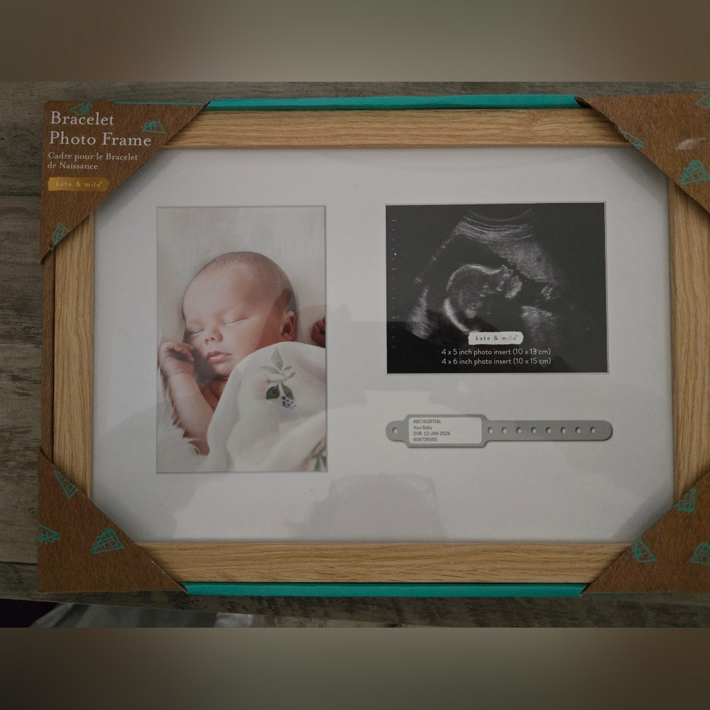 NWT 🌟Baby Memory Photo Frame with Bracelet - Natural Wood and White